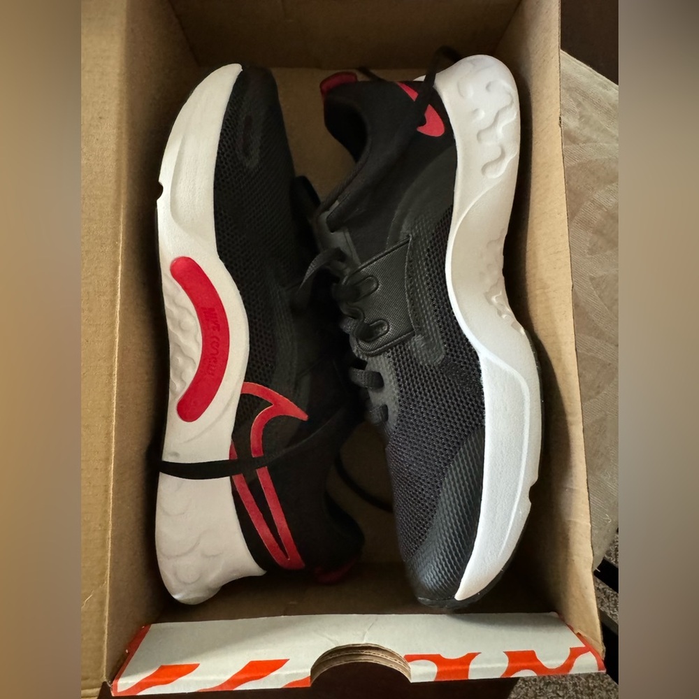 Men’s nike running shoes**NEW